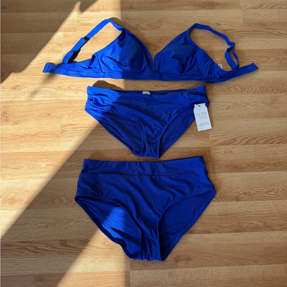 Bikini Swimsuit top and bottom size 1x bottom with tags is XL